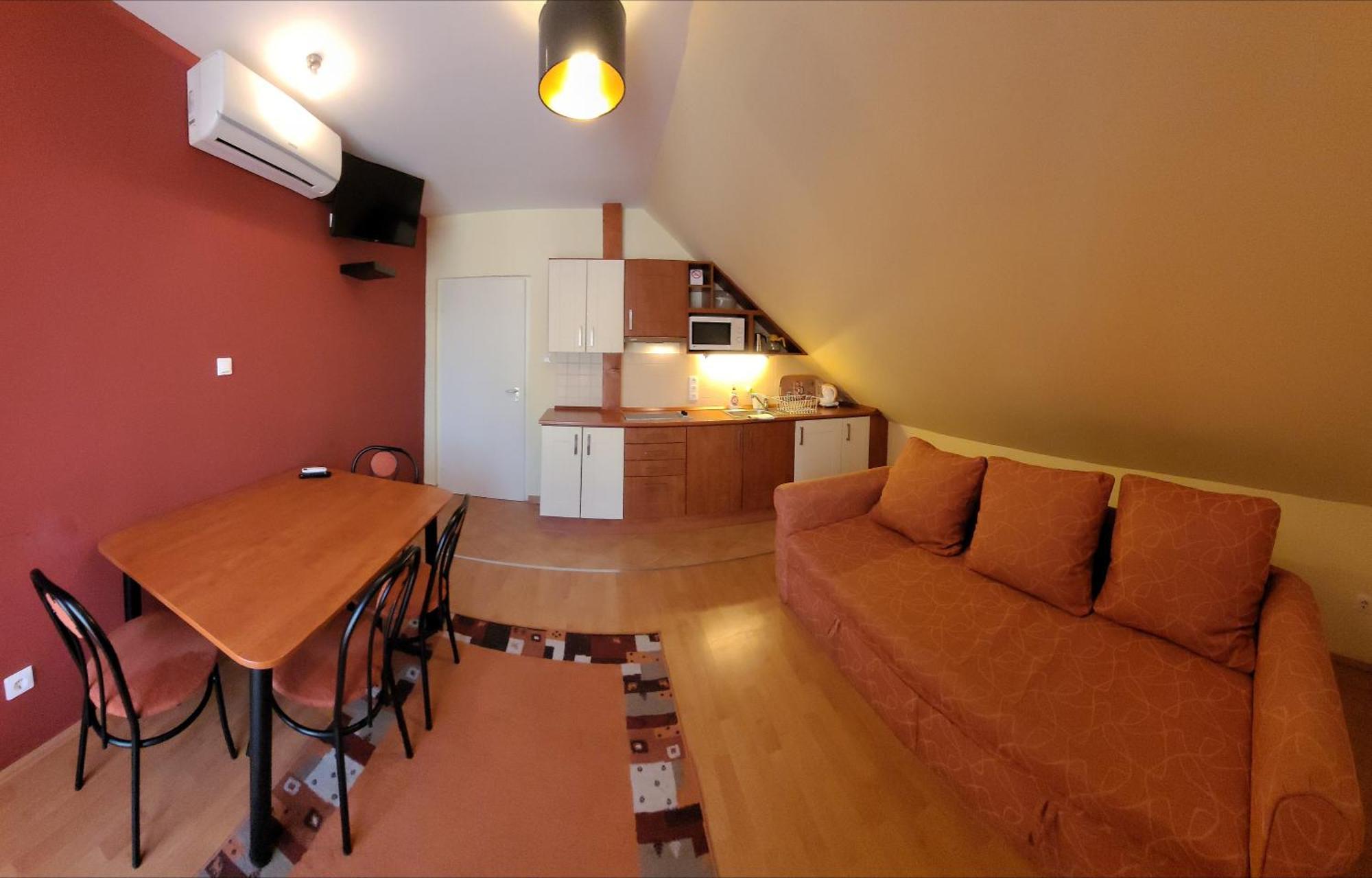 Апартаменти Frank Apartmanhaz