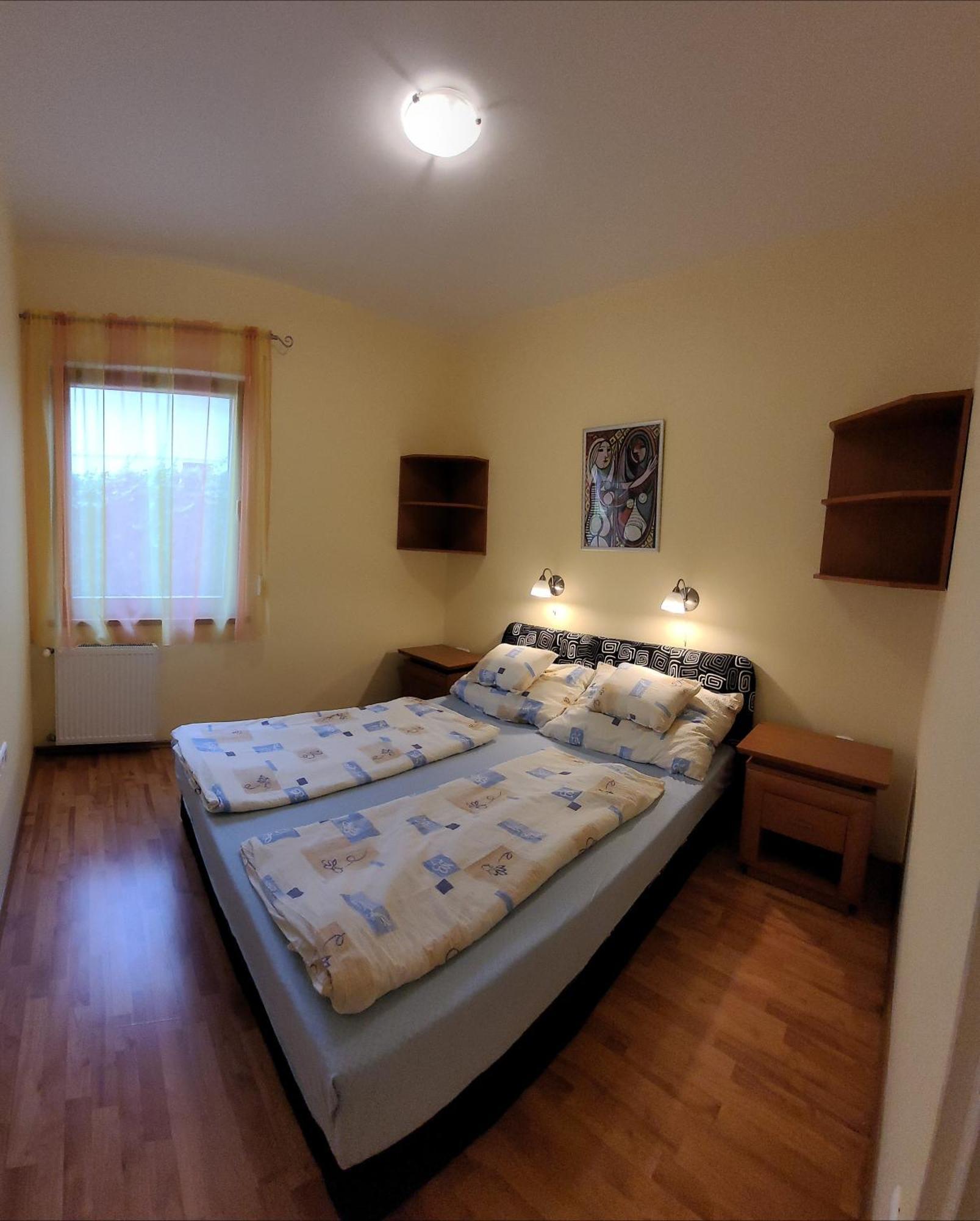 Frank Apartmanhaz Апартаменти